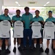 Hugo Souza presenteia companheiros de seleção com passagem pelo Corinthians