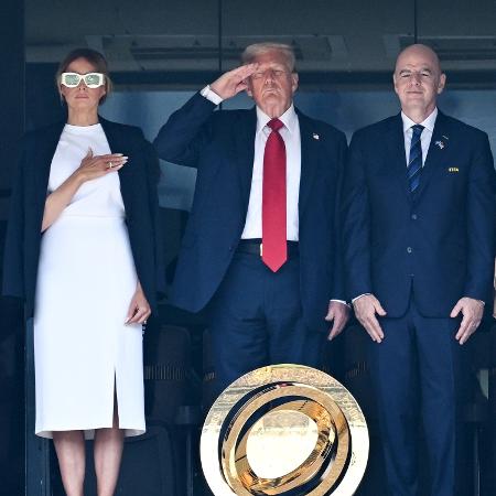 Donald Trump, presidente dos Estados Unidos, posa ao lado de Gianni Infantino, presidente da Fifa, antes da final da Copa do Mundo de Clubes Donald Trump, presidente dos Estados Unidos, posa ao lado de Gianni Infantino, presidente da Fifa, antes da final da Copa do Mundo de Clubes