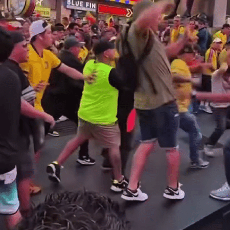 Torcedores do Equador brigaram na Times Square