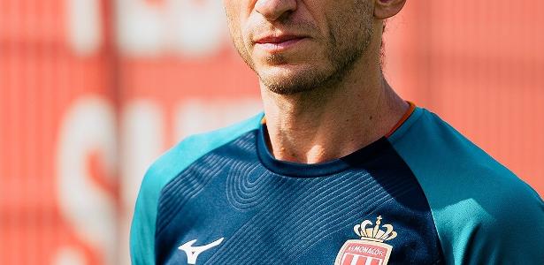 Filipe Luis celebra aniversário com virada do Monaco sobre o Liverpool