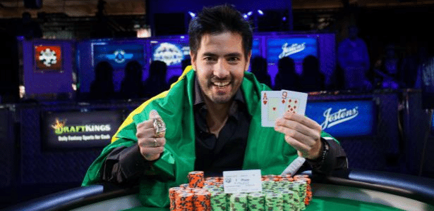 Thiago Decano se tornou o terceiro brasileiro a vencer uma etapa do Mundial de Pôquer - Divulgação