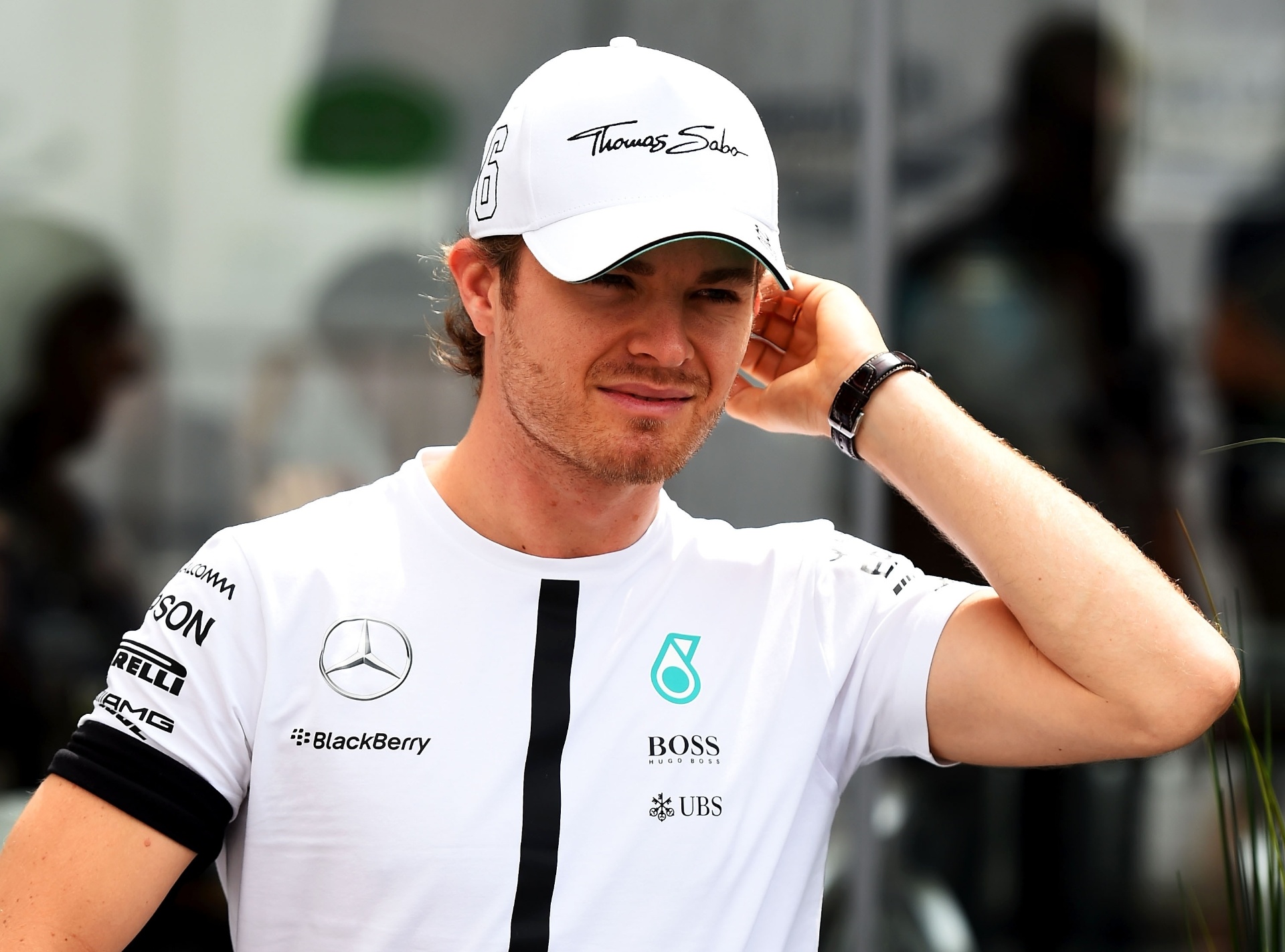 Pole position do Grande Prêmio do Brasil, Nico Rosberg caminha pelo paddock em Interlagos - Lars Baron/Getty Images
