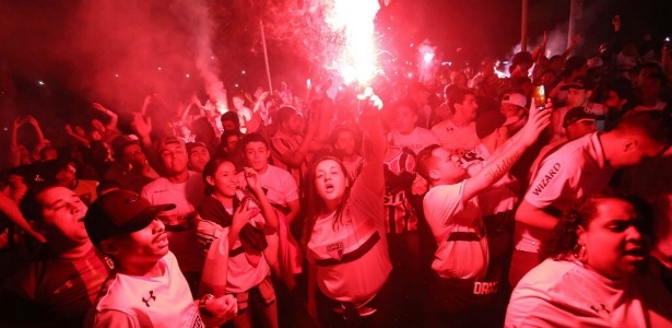 Torcida do São Paulo pretende fazer festa na porta do CT da Barra Funda, no sábado   - Especial
