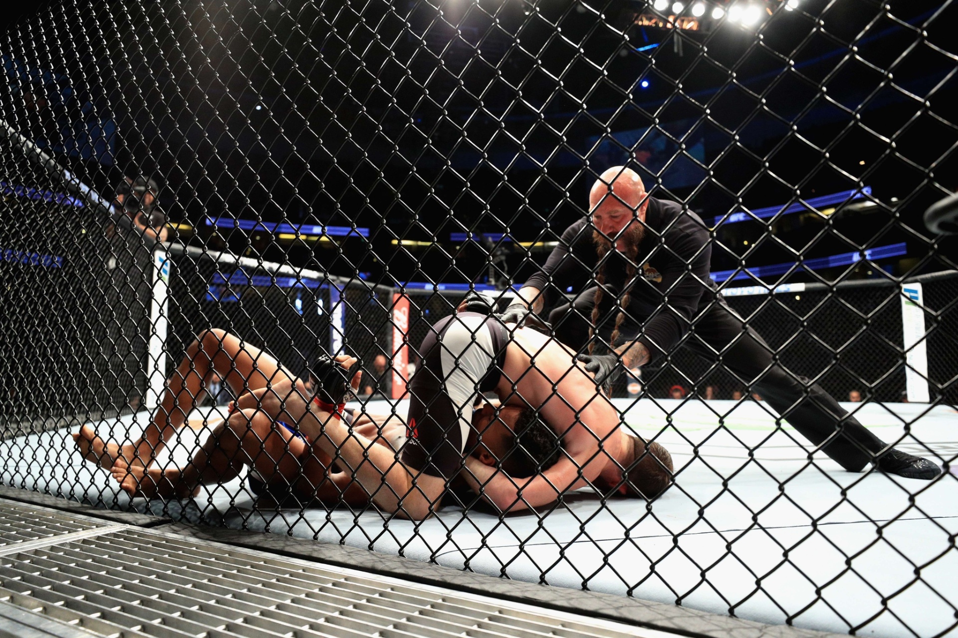 Jerrod Brooks vence Eric Shelton em luta válida pelo card preliminar do UFC 214 - Sean M. Haffey/Getty Images/AFP