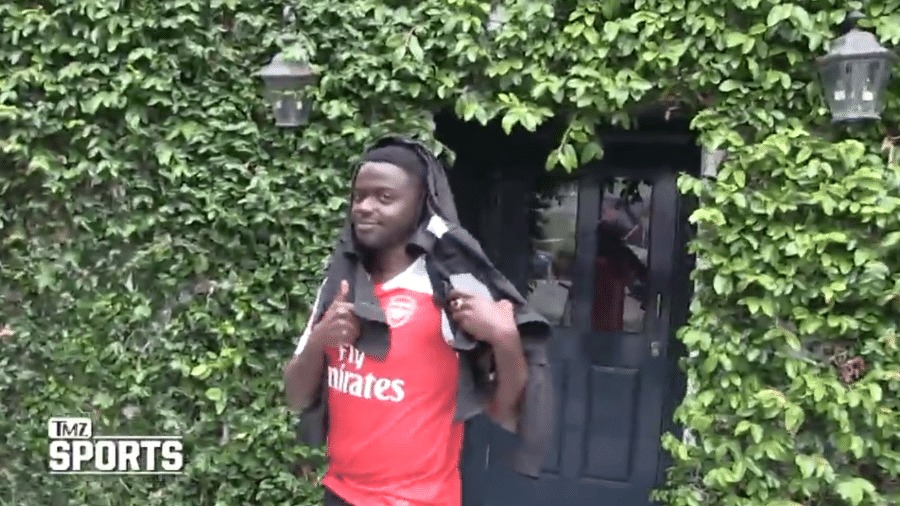 Com a camisa do Arsenal, ator Daniel Kaluuya provoca Tottenham - Reprodução