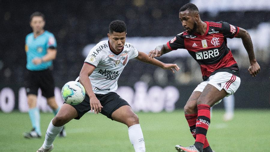 Lance do duelo entre Flamengo e Athletico-PR, no Maracanã, pelo Brasileirão 2020 - Jorge Rodrigues/AGIF
