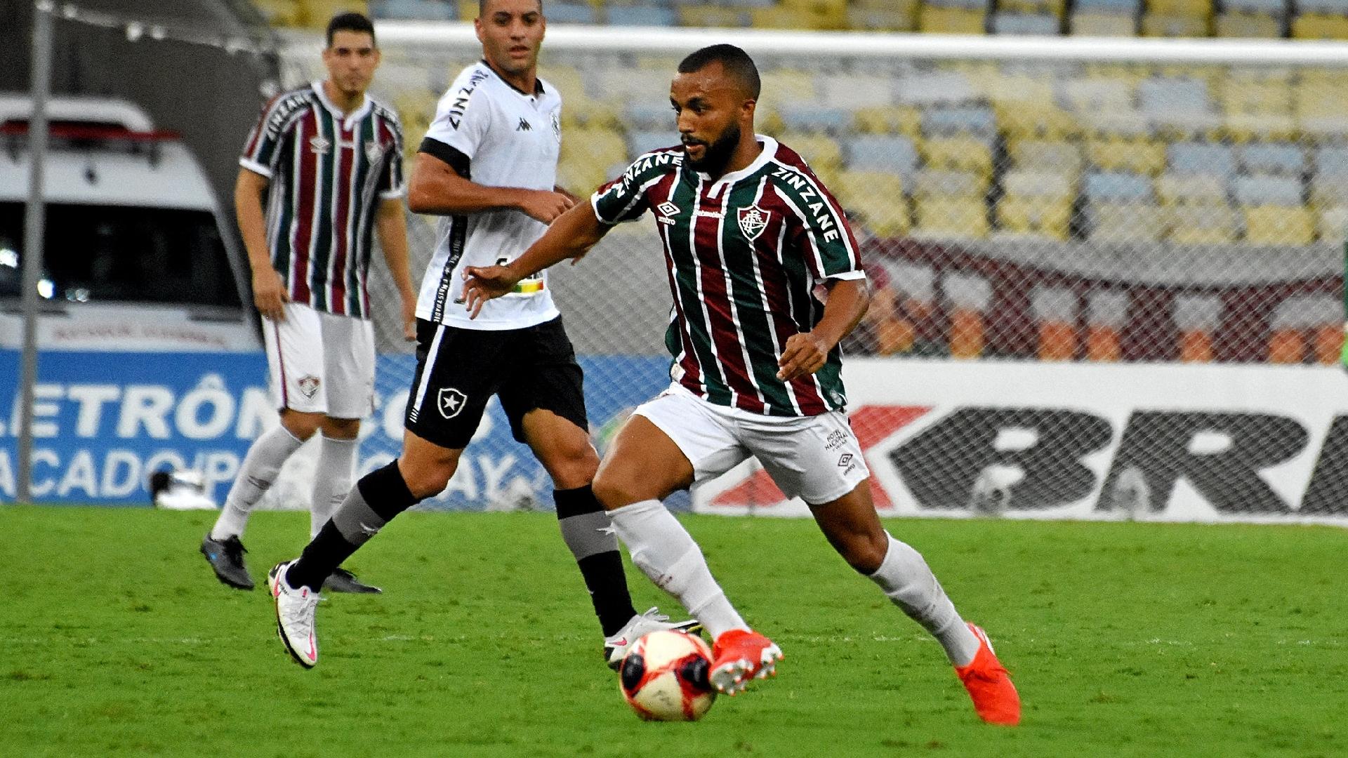 Samuel Xavier fez sua estreia com a camisa do Fluminense