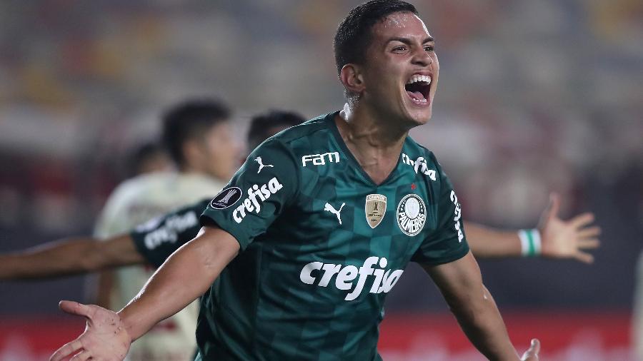 Zagueiro Renan comemora o gol da vitória do Palmeiras sobre o Universitário em Lima pela Libertadores - Raul Sifuentes/Getty Images