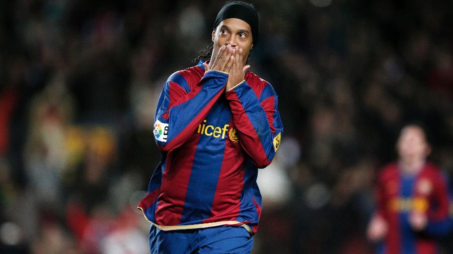Ronaldinho Gaúcho, em atuação pelo Barcelona - Jasper Juinen/Getty Images