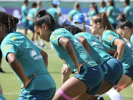 Seleção feminina realiza último treino antes de jogo com a Espanha