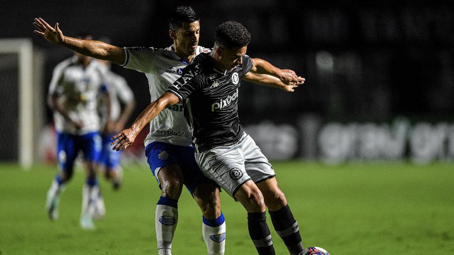 Marquinhos Gabriel e Geovane disputam lance em Vasco x CSA pela Série B de 2021 - Thiago Ribeiro/AGIF