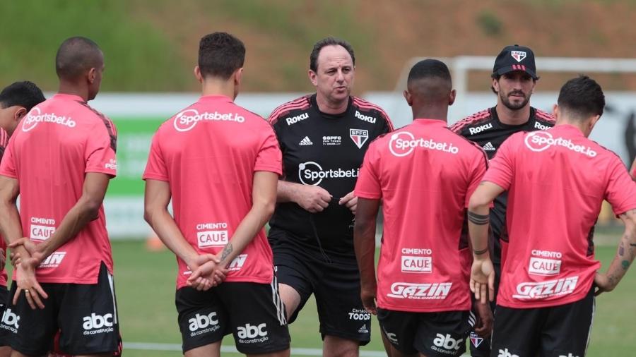 Rogério Ceni comanda treino do São Paulo - Rubens Chiri/São Paulo FC