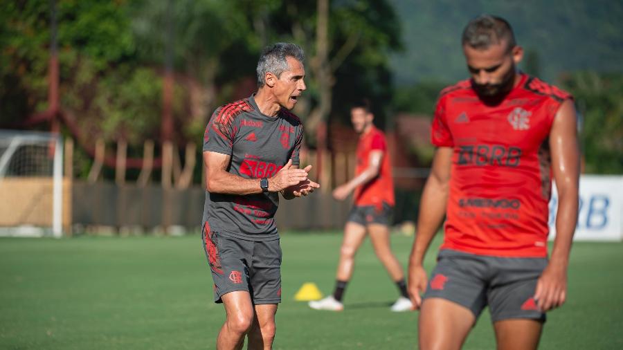 Paulo Sousa e Thiago Maia em treino do Flamengo no Ninho do Urubu - Alexandre Vidal / Flamengo