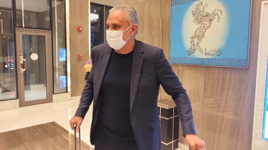 Tite chega a hotel no qual ficará hospedado no Qatar - Gabriel Carneiro/UOL