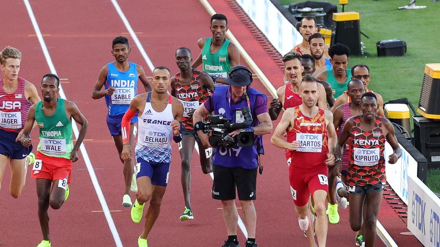 Câmera atrapalha atletas na final dos 3000m, no Mundial de Atletismo - Carmen Mandato/Getty Images