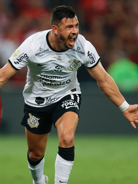 Giuliano comemora gol marcado pelo Corinthians no duelo contra o Flamengo, válido pela final da Copa do Brasil - Buda Mendes/Getty Images