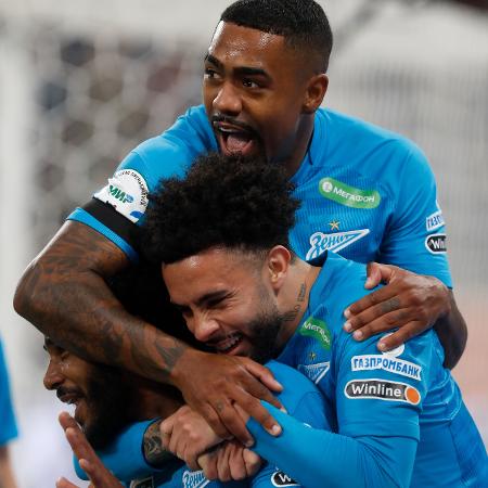 Malcom e Claudinho comemoram gol do Zenit em partida do Campeonato Russo. - NurPhoto/NurPhoto via Getty Images