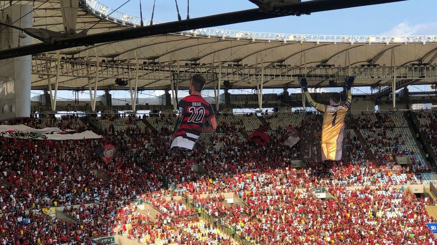 Torcida do Flamengo faz homenagem a Diego Ribas e Diego Alves com mosaico 3D - Bruno Braz / UOL Esporte