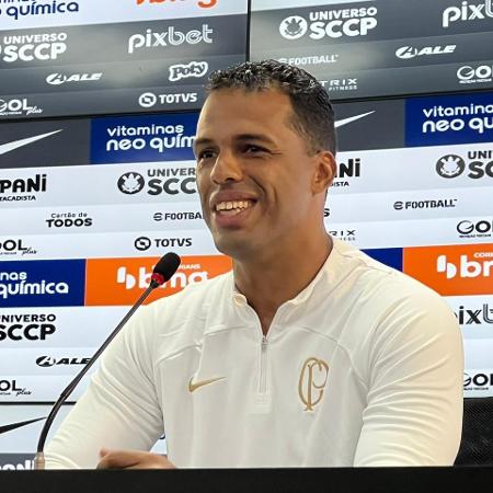 Fernando Lázaro estreia como técnico do Corinthians neste domingo (15) - UOL