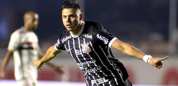 Romero brilha contra São Paulo, seu algoz favorito no Corinthians.