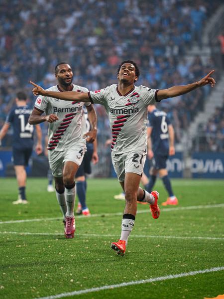 Adli comemora terceiro gol do Bayer Leverkusen diante do Bochum, pelo Alemão 2023/24