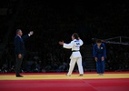 Sueca recebe terceiro shidô, perde e discute com a arbitragem em Paris - Luis ROBAYO / AFP