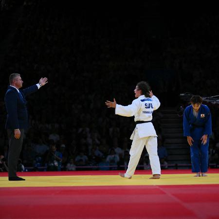 Judoca sueca Tara Babulfath se irrita com arbitragem em Paris 2024