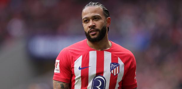 Depay descarta reforçar Corinthians na Copa do Brasil, informa diretoria do clube.