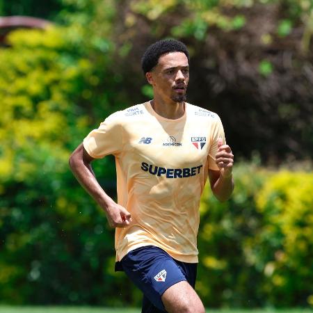 Jamal Lewis durante treino do São Paulo no CT da Barra Funda