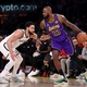 Lakers vencem Nets em noite inspirada de Reaves; Mavericks superam Thunder na NBA