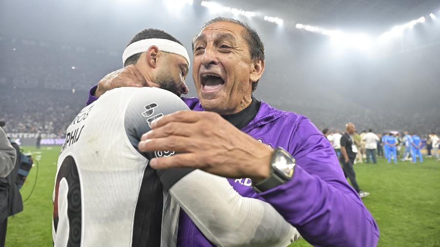 Ramón Díaz comemora título paulista conquistado pelo Corinthians contra o Palmeiras Ramón Díaz comemora título paulista conquistado pelo Corinthians contra o Palmeiras