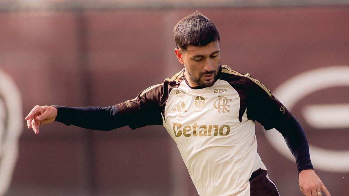 Arrascaeta é relacionado e pode voltar a jogar pelo Flamengo após 3 meses