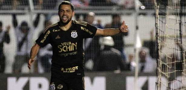 Felipe Azevedo marca gol da Ponte Preta - Daniel Vorley/AGIF - Daniel Vorley/AGIF