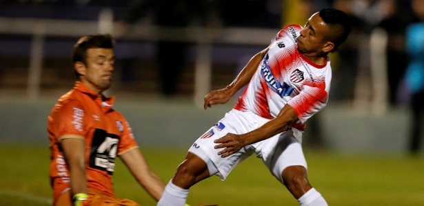 Vladimir Hernández é o primeiro reforço santista para a próxima temporada - Andres Stapff/Reuters