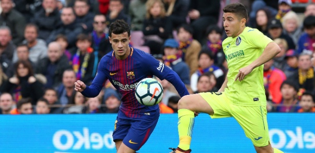 Coutinho tenta jogada para o Barcelona contra o Getafe - Albert De Gea/Reuters - Albert De Gea/Reuters