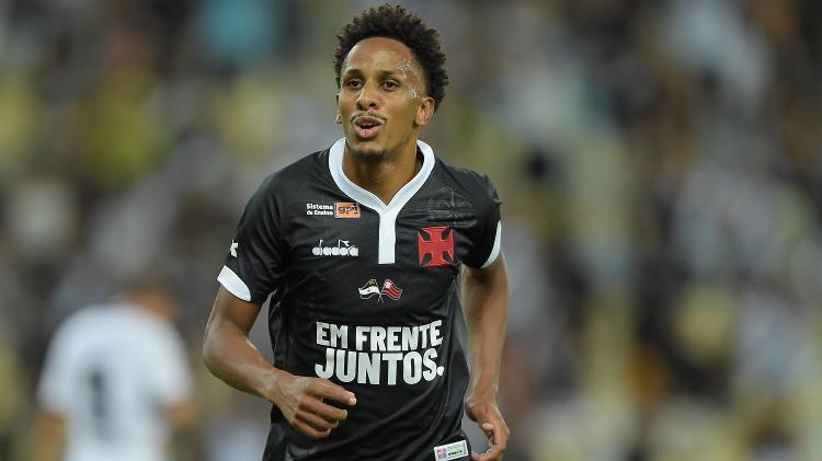 Lucas Mineiro comemora seu gol em partida de Vasco contra Resende no Campeonato Carioca - Thiago Ribeiro/AGIF - Thiago Ribeiro/AGIF