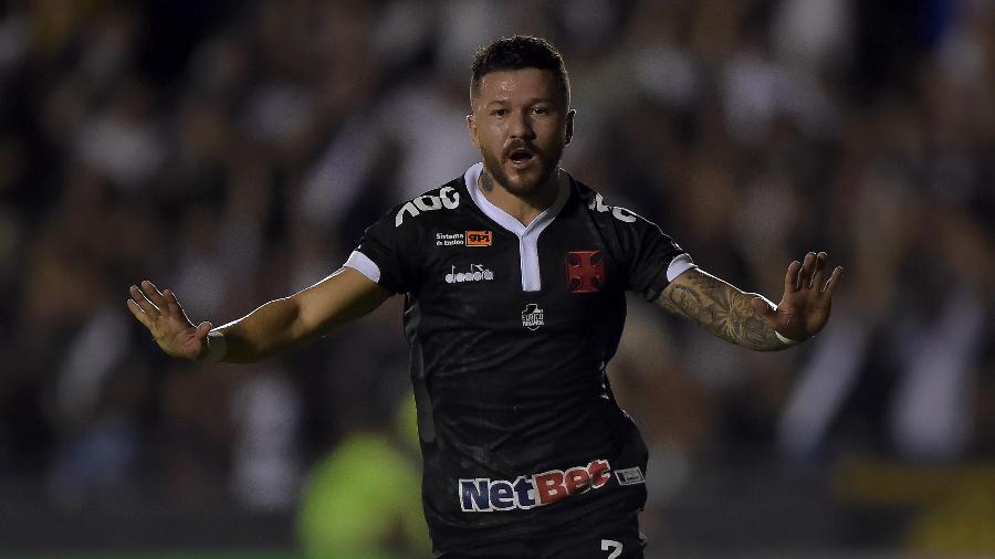 Atacante Rossi tem sido um dos destaques do Vasco nesta temporada e caiu nas graças da torcida - Thiago Ribeiro/AGIF