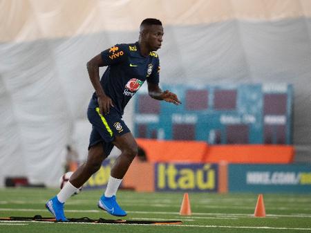 Vinícius Júnior, do Real Madrid, durante treino da seleção brasileira nos CT do Miami Dolphins - Lucas Figueiredo/CBF