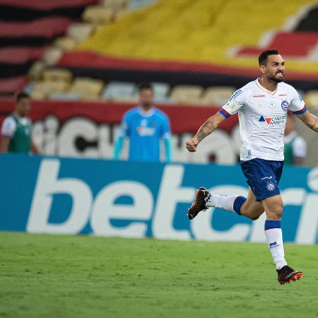 Gilberto comemora gol pelo Bahia - Jorge Rodrigues/AGIF
