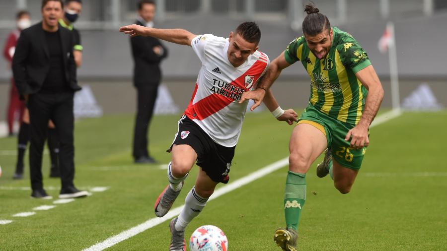 Borré em ação contra o Aldosivi, com instruções de Gallardo ao fundo - Divulgação River Plate