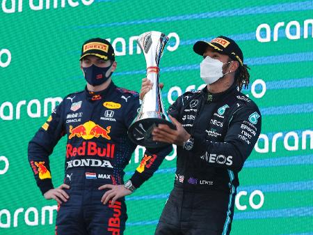 Max Verstappen supera Hamilton e é campeão mundial de F-1 de 2021 - Jat  Veículos