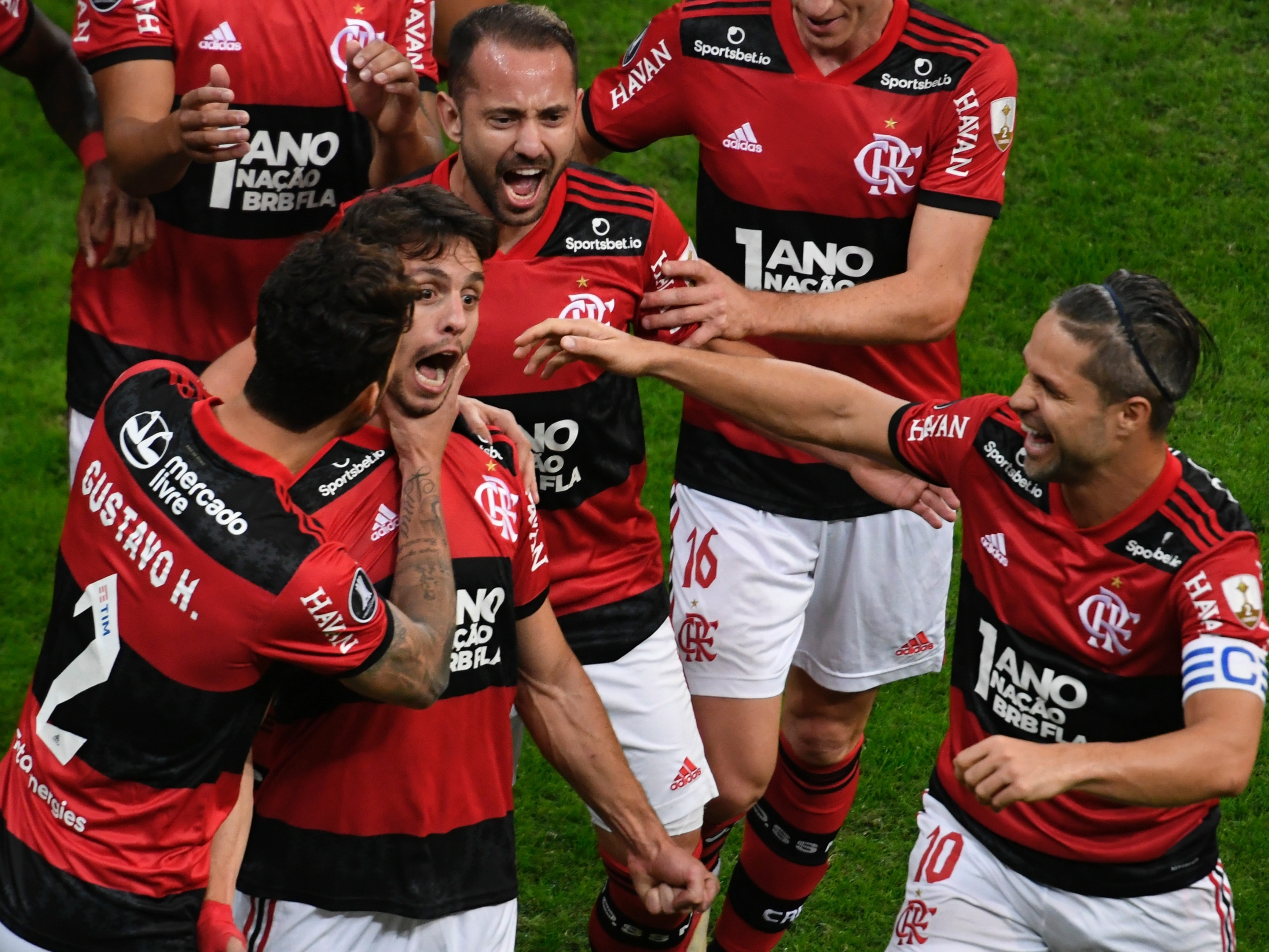 Final da Libertadores: Torcedores do Flamengo se reúnem para assistir o jogo  no Esporte Clube Maricá - Lei Seca Maricá