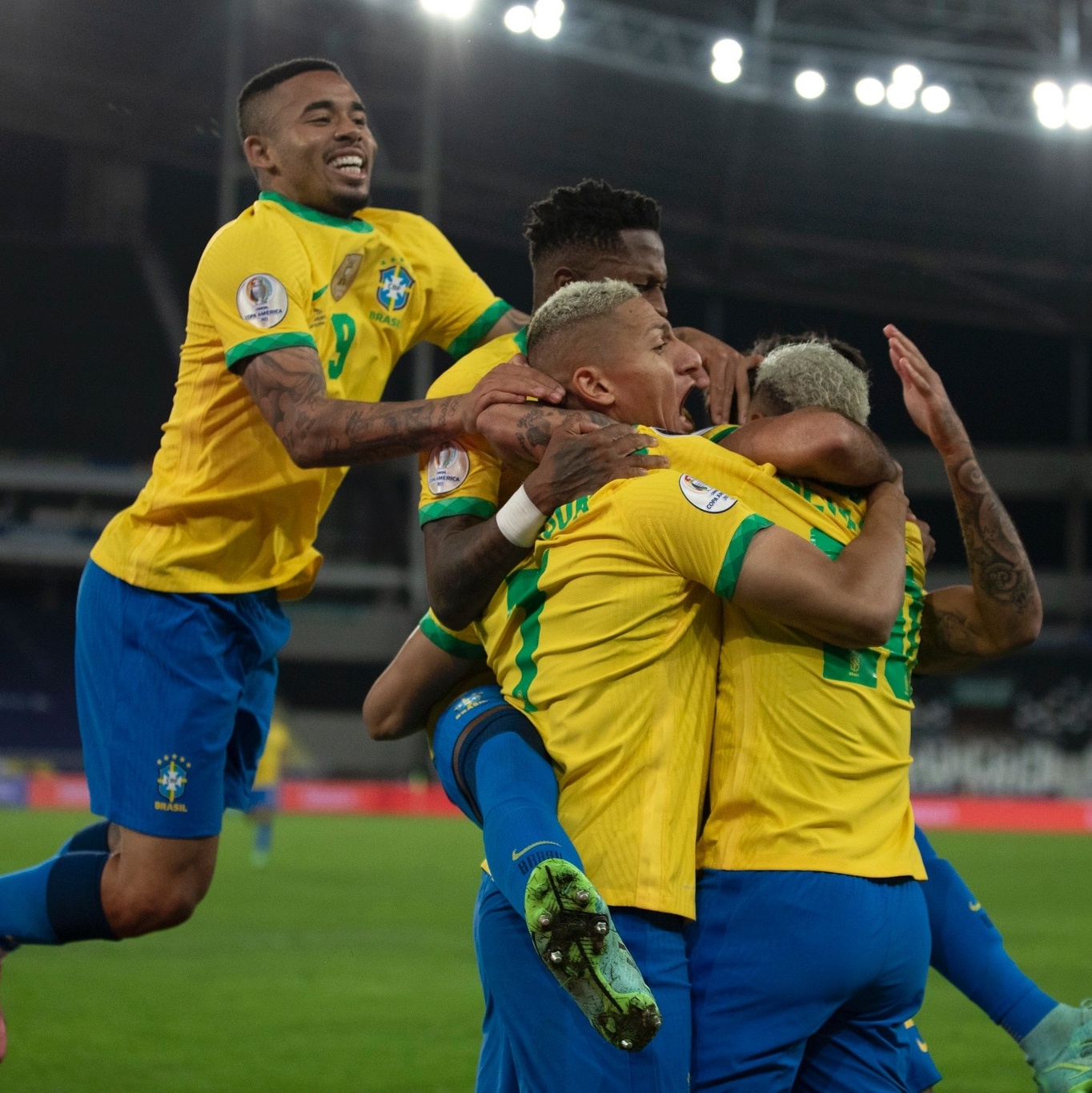 Tá em crise? Chama o Chile: Brasil enfrenta freguês para esquecer o vice -  02/09/2021 - UOL Esporte