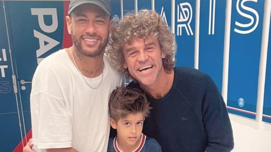 Neymar posa com Guga após vitória do PSG pelo Campeonato Francês - Reprodução/Instagram