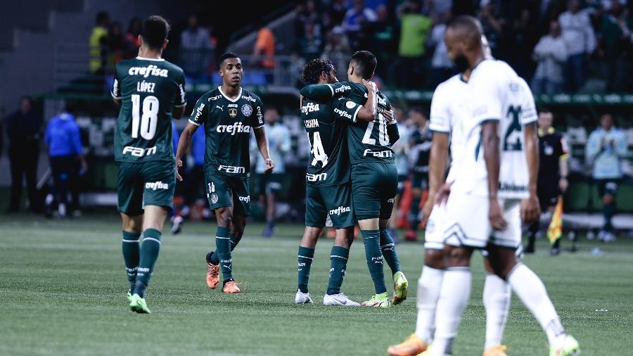 Jogadores do Palmeiras comemoram gol do Atuesta sobre o Goiás no Brasileirão - Ettore Chiereguini/AGIF