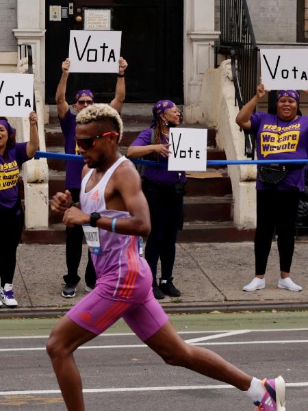 O brasileiro Daniel do Nascimento, o Danielzinho, na disputa da Maratona de Nova York. 06/11/2022