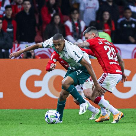 John John, do Palmeiras, em jogo contra o Inter pelo Brasileirão