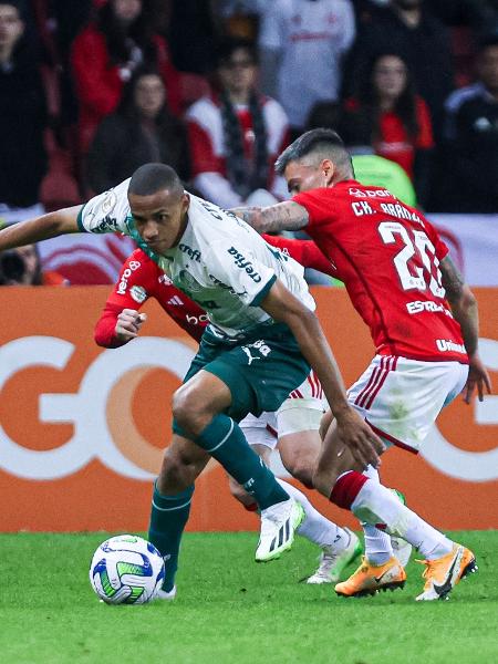 John John, do Palmeiras, em jogo contra o Inter pelo Brasileirão