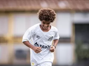 Agenciado por Neymar, atacante do Santos é fenômeno mundial aos 12 anos