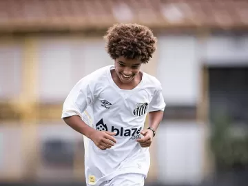 Santos: Fenômeno mirim explode após vídeo acidental e vira pupilo de Neymar